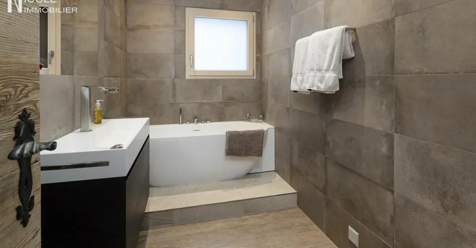 DUPLEX DE STANDING ENTIÈREMENT RÉNOVÉ ! – foto 12 di 29