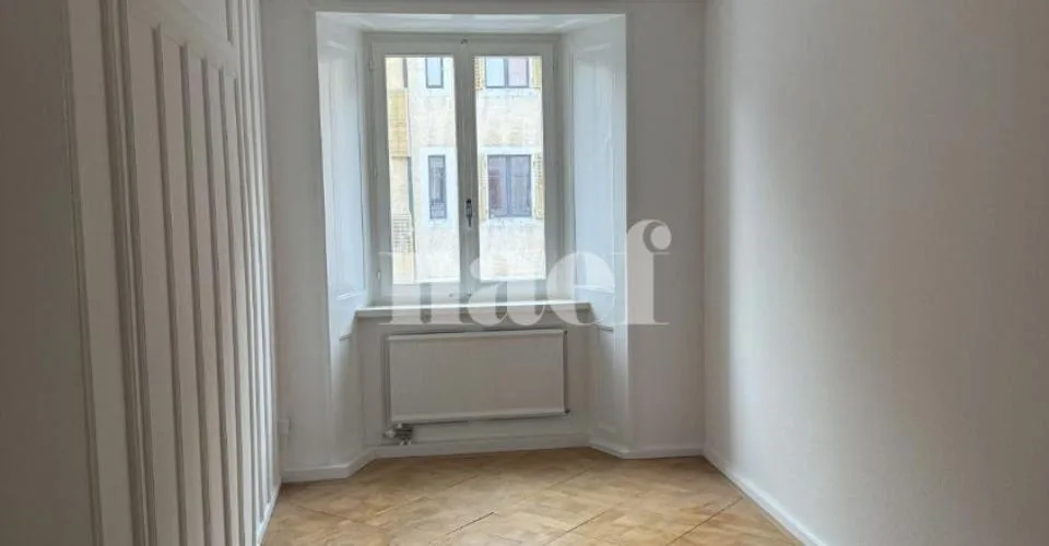 Appartement de 2.5 pièces au Centre-Ville – Foto 2 von 12