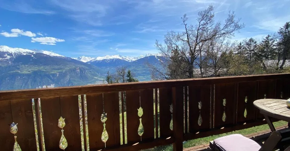 6007. Vue splendide et charme garantis pour ce Chalet rénové – Foto 17 von 22