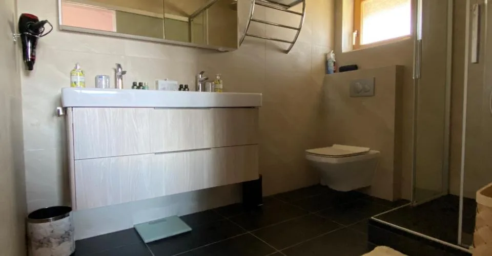 6007. Vue splendide et charme garantis pour ce Chalet rénové – Foto 16 von 22