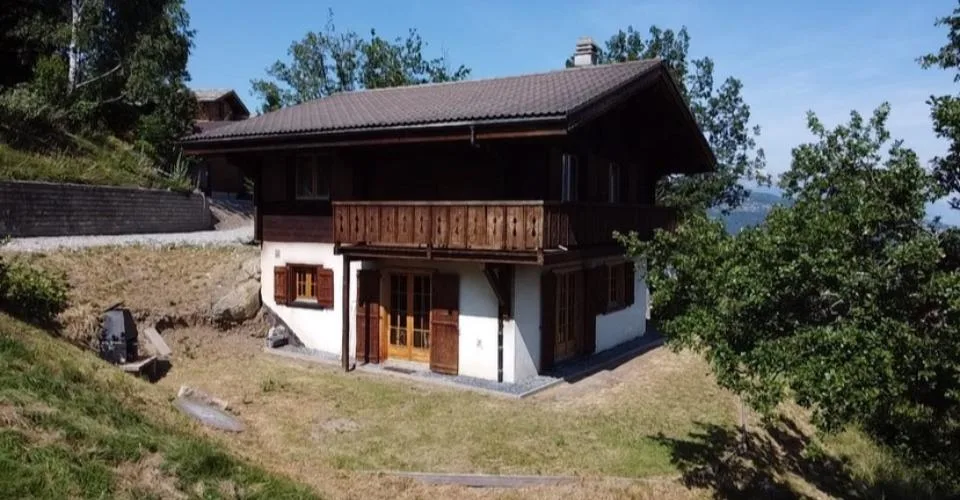 6007. Vue splendide et charme garantis pour ce Chalet rénové – Foto 10 von 22