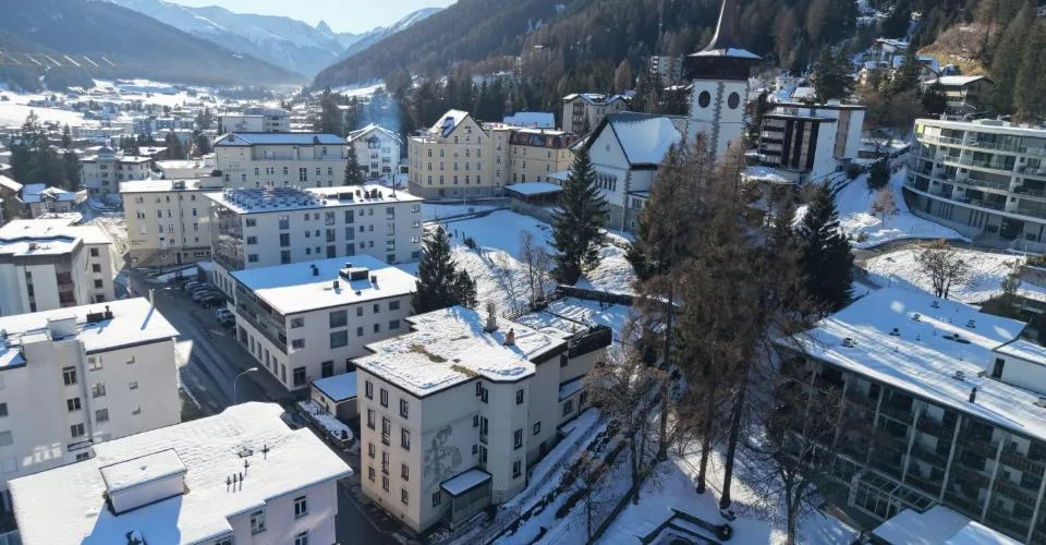 Exclusive 4.5-room apartment with Alpine panorama in historic villa - Davos Platz – photo 11 of 24