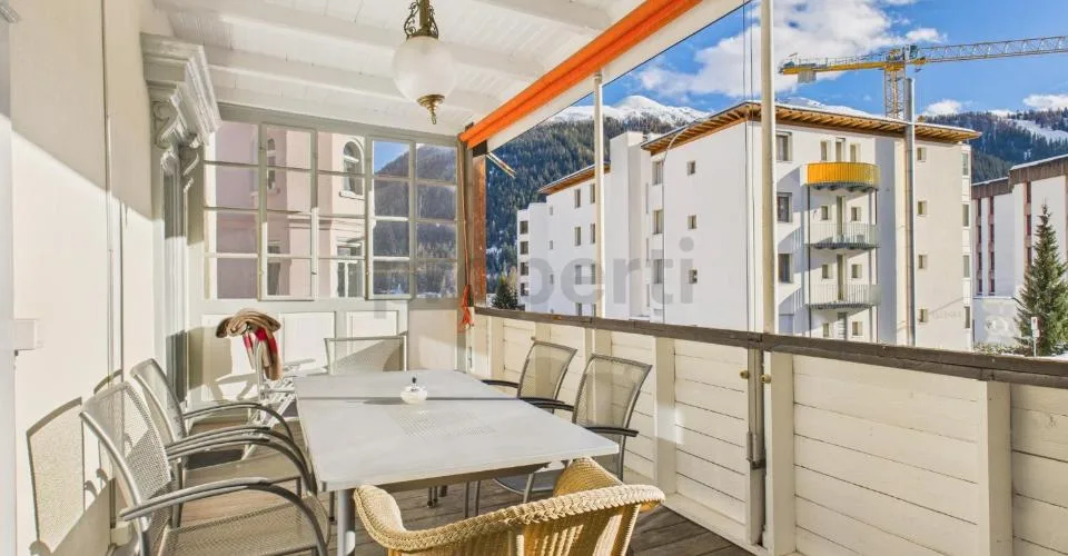 Exclusive 4.5-room apartment with Alpine panorama in historic villa - Davos Platz – photo 10 of 24