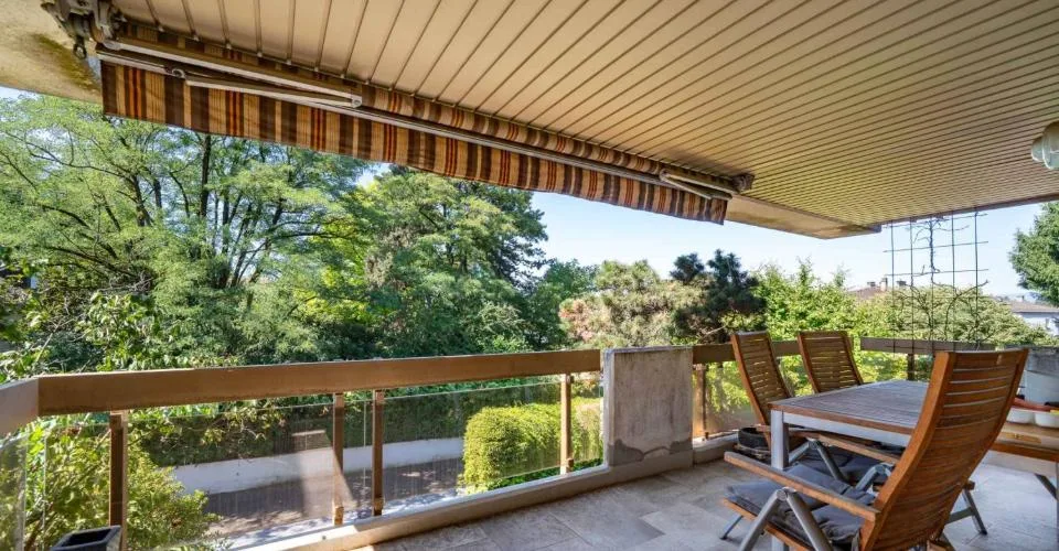 Spacieux appartement de 4.5 pièces situé dans un environnement privilégié – Foto 3 von 26