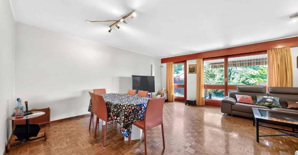 Spacieux appartement de 4.5 pièces situé dans un environnement privilégié – Foto 2 von 26