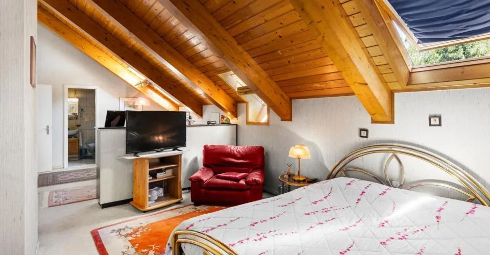Duplex familial à rafraîchir dans un quartier résidentiel recherché – Foto 8 von 19