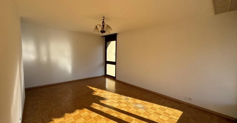 Lumineux appartement de 2.5 pièces à louer à Renens – photo 2 sur 16