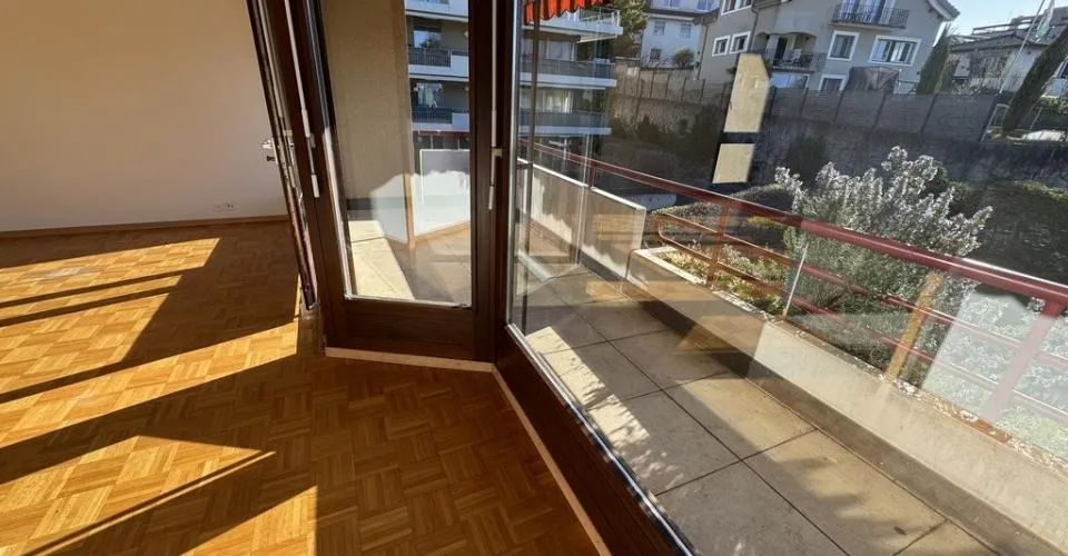 Lumineux appartement de 2.5 pièces à louer à Renens – photo 3 sur 16