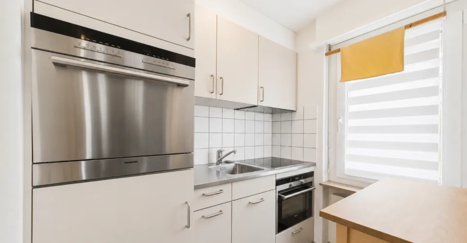 Appartement lumineux de 2.5 pièces avec balcon et vue panoramique sur les Alpes valaisannes à Loèche-les-Bains – photo 4 sur 22