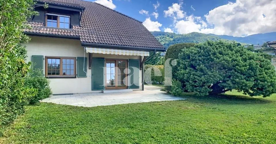 Semi-detached house with 4.5 rooms
