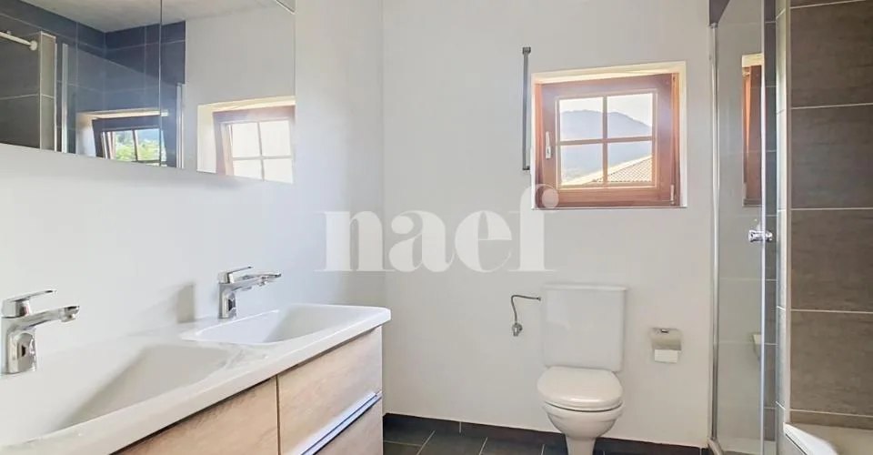 Semi-detached house with 4.5 rooms
