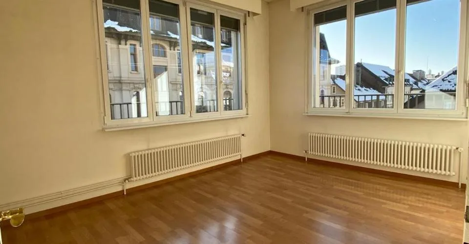 Superbe 3 pièces lumineux avec un long balcon en "L" – Foto 4 von 24