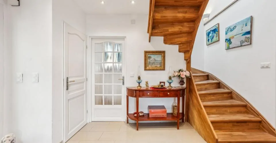 Bella casa individuale, piscina e vista panoramica – foto 8 di 26
