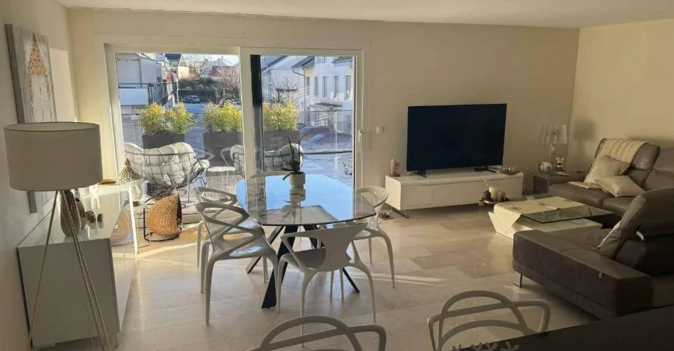 Geräumig und hell mit großer Terrasse