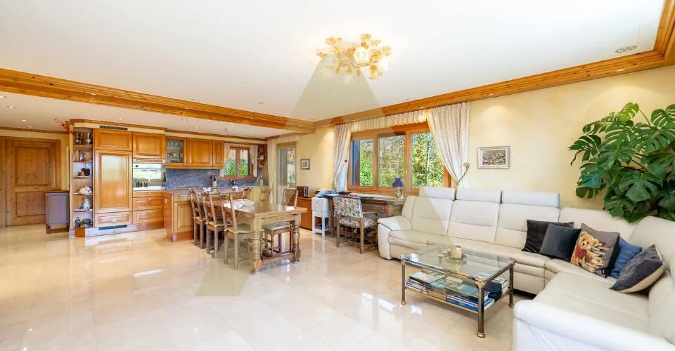 Elegante Wohnung in der Nähe des Zentrums des Ferienorts – Foto 11 von 17