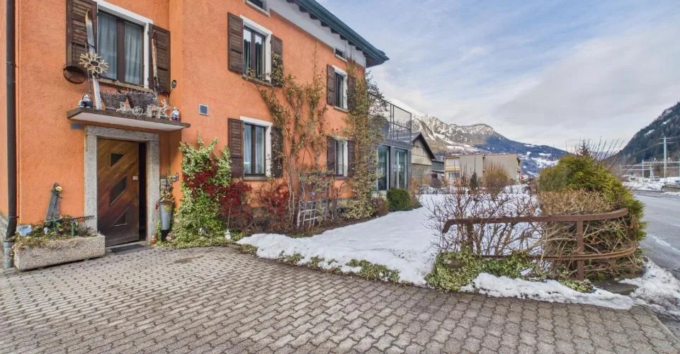 Doppelhaushälfte (3.5 Zimmer + 5.5 Zimmer) mit Blick auf die Berge in Piotta – Foto 12 von 40