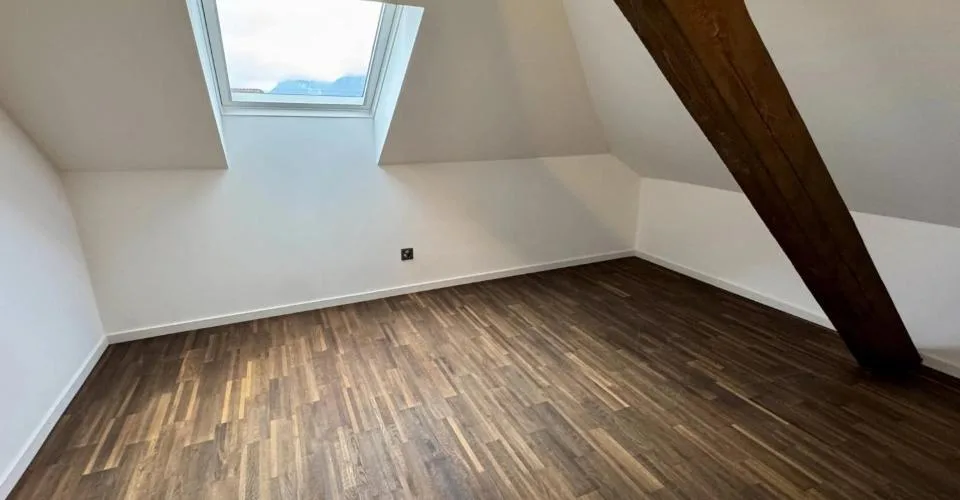 Zu verkaufen: Großes 3,5-Zimmer-Apartment mit Veranda in Bulle – Foto 19 von 19