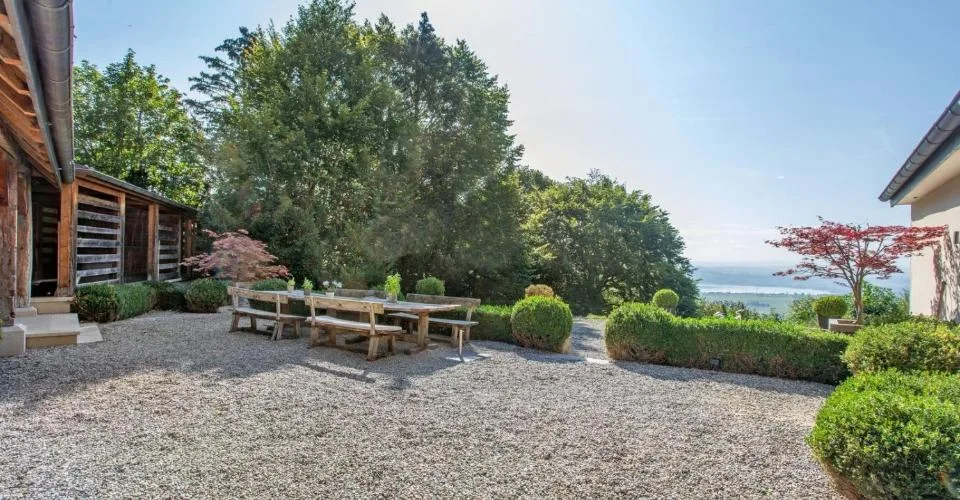Exceptionnelle propriété rénovée avec vaste jardin et vue sur le lac – foto 4 di 26