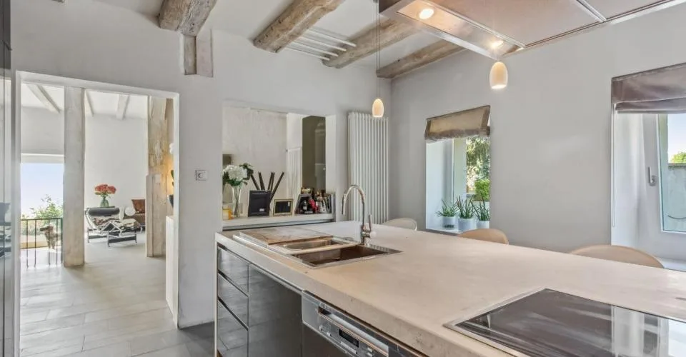 Exceptionnelle propriété rénovée avec vaste jardin et vue sur le lac – foto 10 di 26