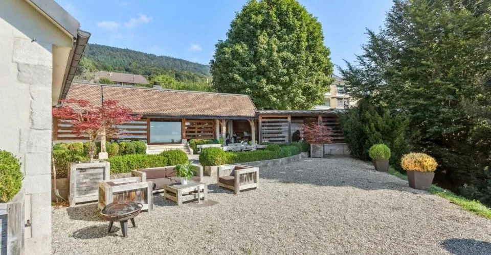Exceptionnelle propriété rénovée avec vaste jardin et vue sur le lac – foto 6 di 26