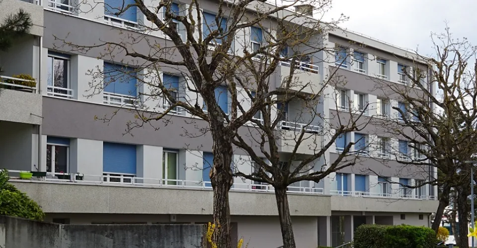 BERNEX - grande appartamento con balcone