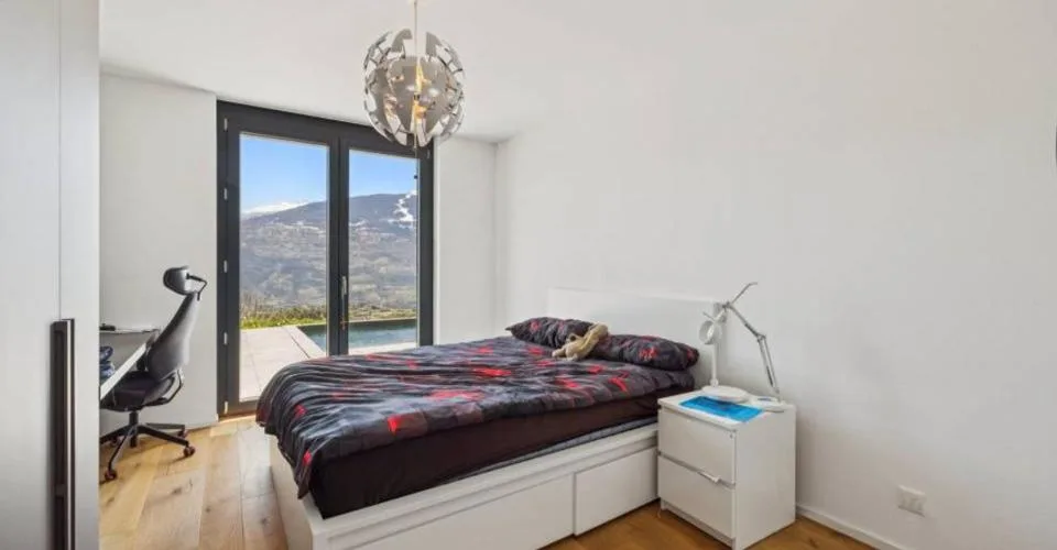 Villa von hohem Standard mit Dominanz über der Ebene – Foto 18 von 20