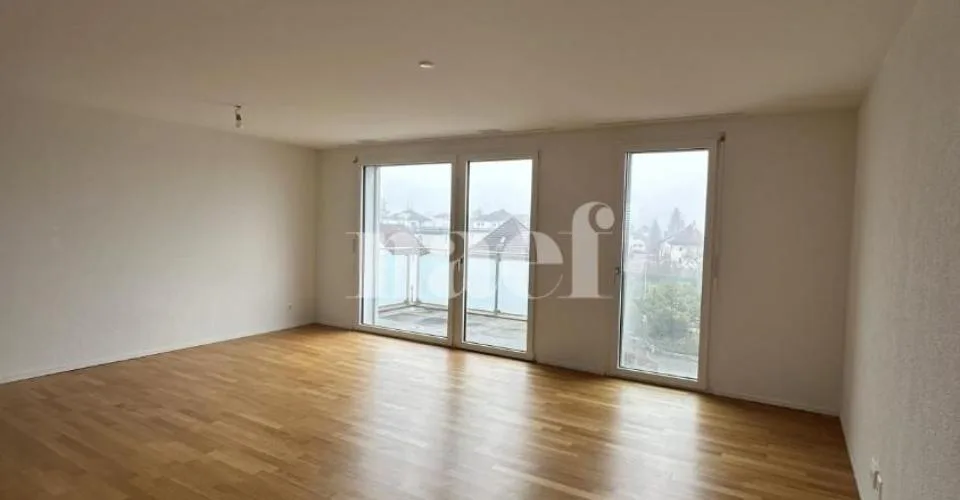 Appartement 4.5 pièces avec balcon – Foto 2 von 16