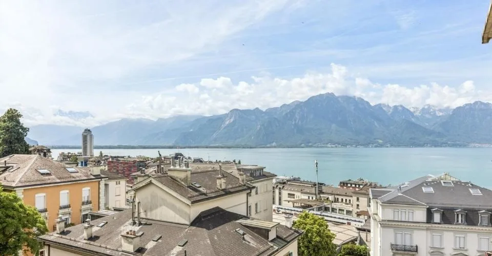 Situation idéale pour ce charmant 3.5 pièces avec vue lac – Foto 2 von 24