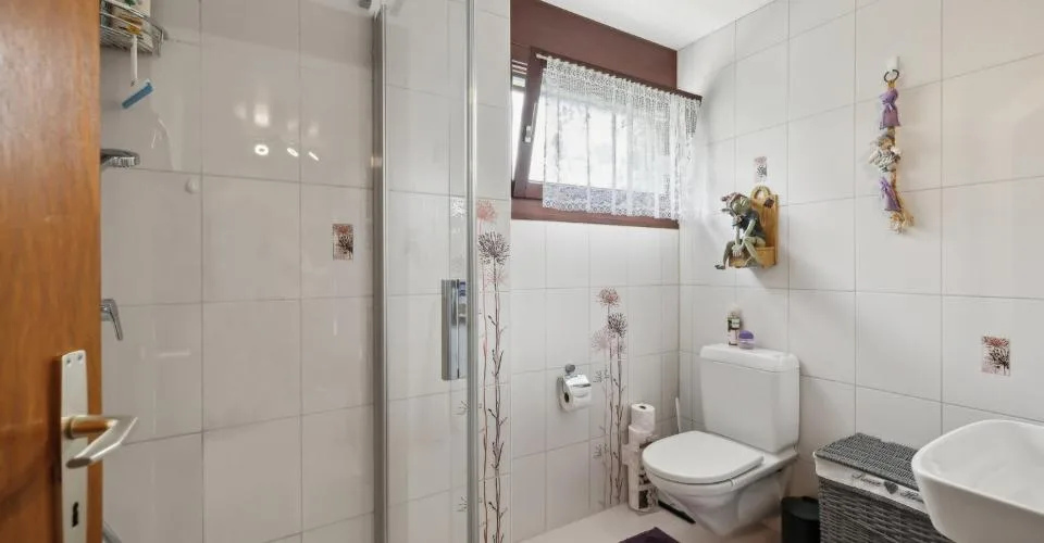 Angenehmes Einfamilienhaus mit 5.5 Zimmern – Foto 18 von 22