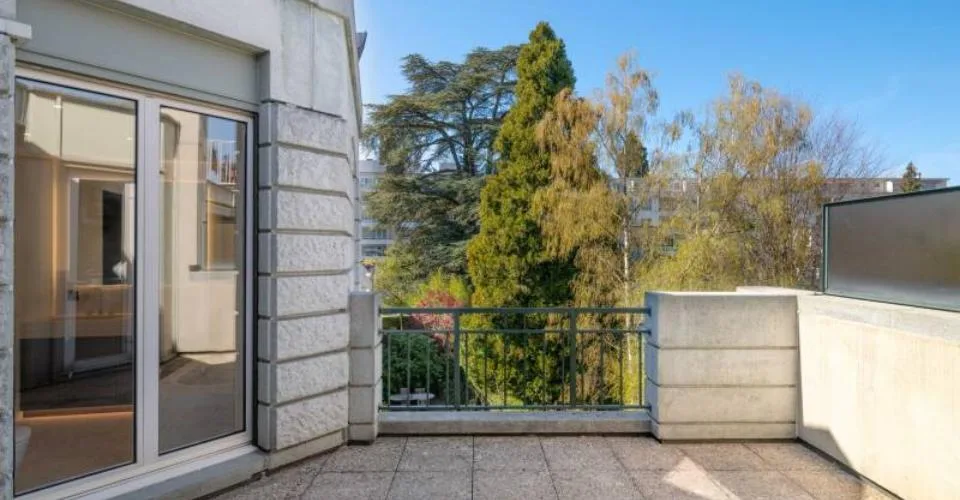 Dachgeschoss schlüsselbereit, komplett renoviert in Champel – Foto 24 von 24