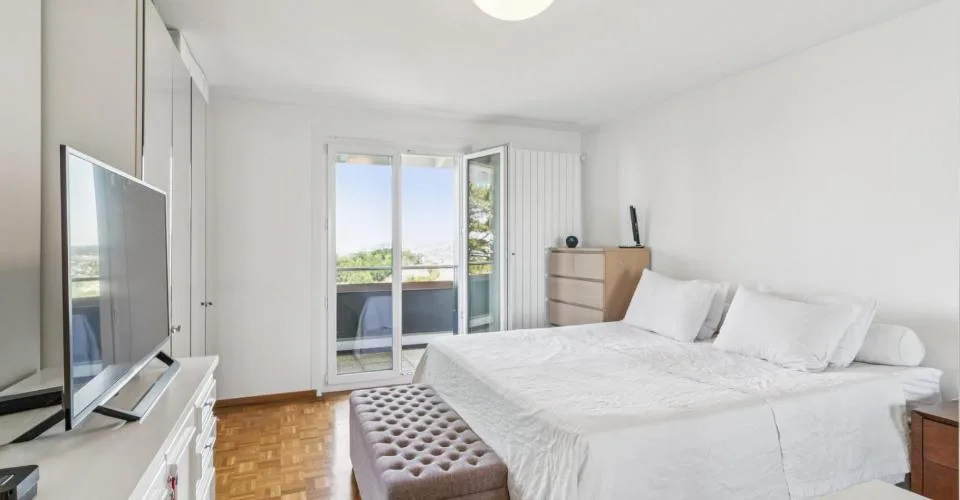 Bella proprietà moderna con vista panoramica a Grandvaux – foto 19 di 26