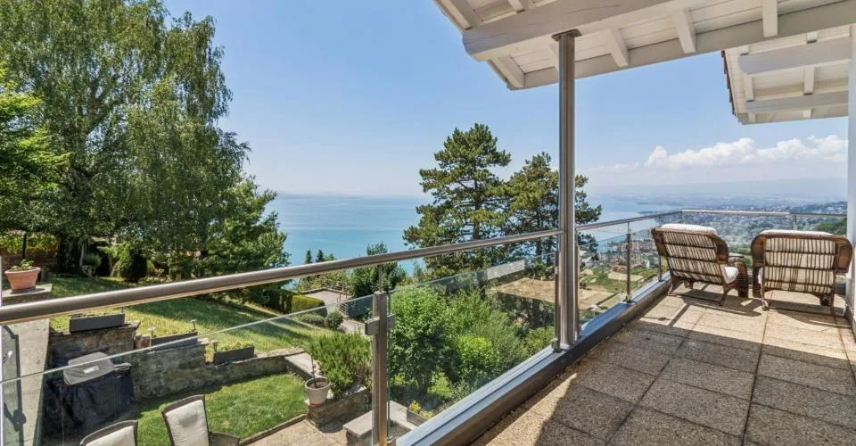Bella proprietà moderna con vista panoramica a Grandvaux – foto 24 di 26