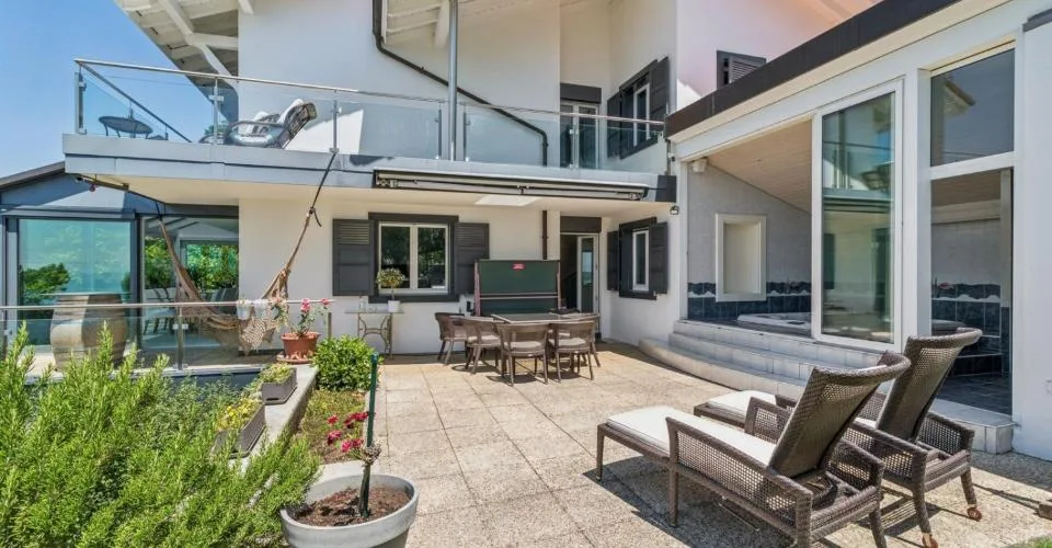 Bella proprietà moderna con vista panoramica a Grandvaux – foto 26 di 26