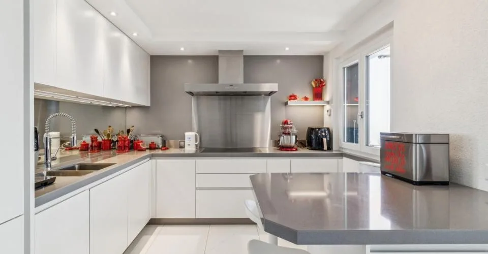 Bella proprietà moderna con vista panoramica a Grandvaux – foto 18 di 26