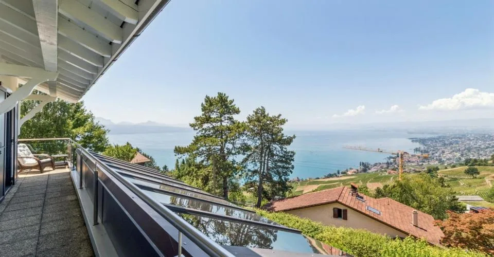 Bella proprietà moderna con vista panoramica a Grandvaux – foto 23 di 26