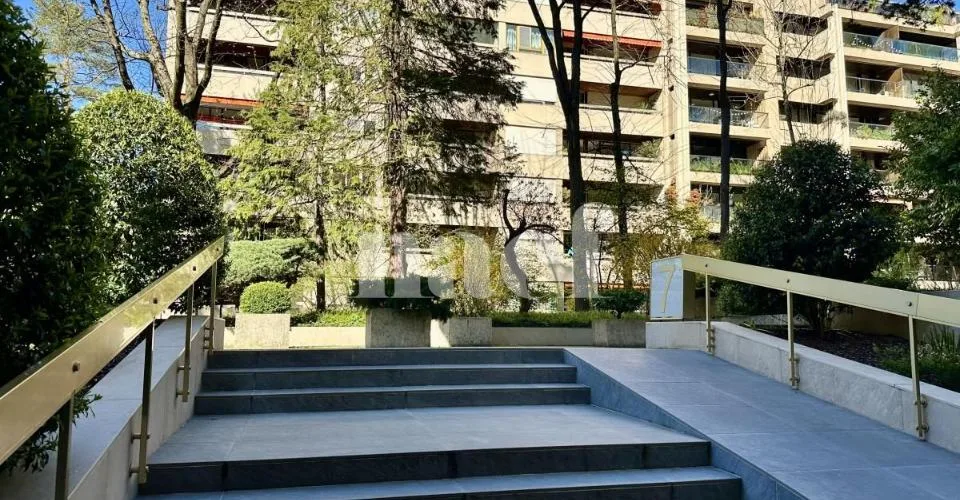 CHAMPEL - Entièrement rénové - beau 4 pièces au 4ème étage d'un immeuble résidentiel – photo 12 sur 25