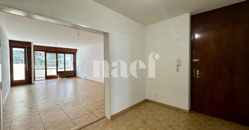 CHAMPEL - Entièrement rénové - beau 4 pièces au 4ème étage d'un immeuble résidentiel – photo 3 sur 25