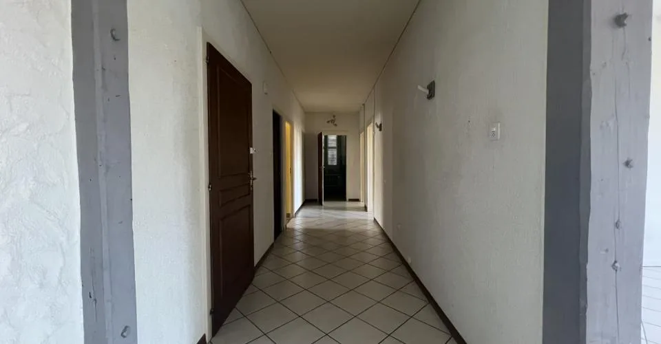Charmant appartement de 4 pièces au rez-de-chaussée surélevé à La Chaux-de-Fonds – foto 13 di 21