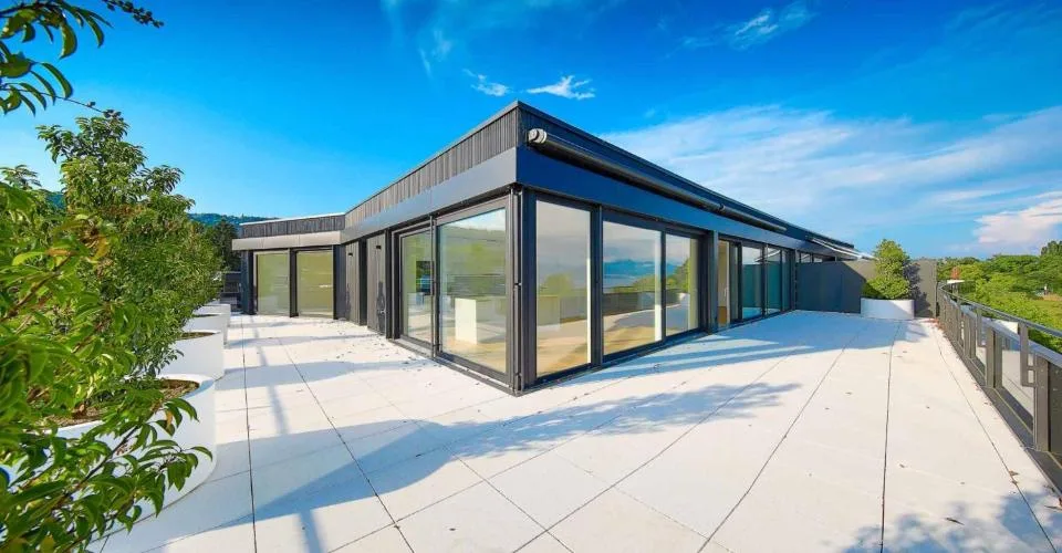 UNIQUE! Attique de 5.5 pièces de 180m2 bénéficiant d'un rooftop terrasse de 168m2 avec vue panoramique sur le lac et les Alpes – foto 10 di 27