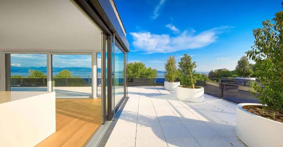 UNIQUE! Attique de 5.5 pièces de 180m2 bénéficiant d'un rooftop terrasse de 168m2 avec vue panoramique sur le lac et les Alpes – foto 8 di 27