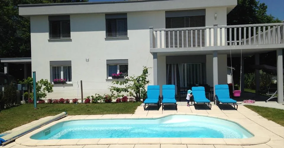 Splendide et spacieuse villa moderne avec piscine idéalement bien située – Foto 2 von 6