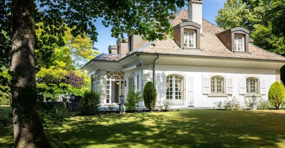 Maison de Maître - l'intimité d'un grand jardin verdoyant. – photo 3 sur 21