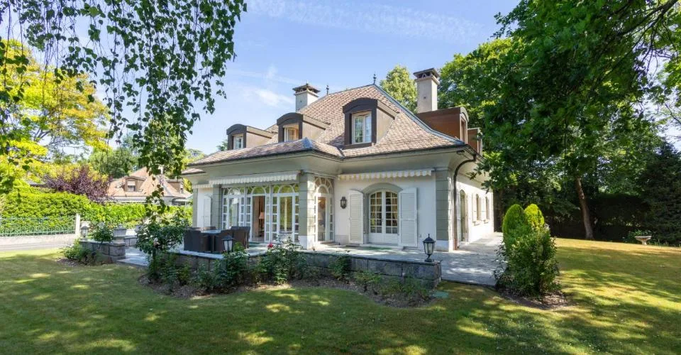 Maison de Maître - l'intimité d'un grand jardin verdoyant. – photo 5 sur 21