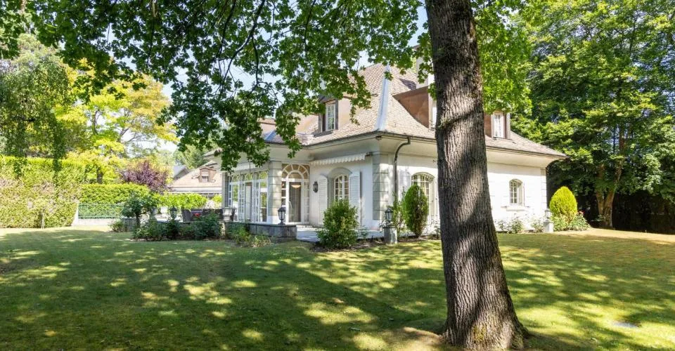 Maison de Maître - l'intimité d'un grand jardin verdoyant. – photo 6 sur 21