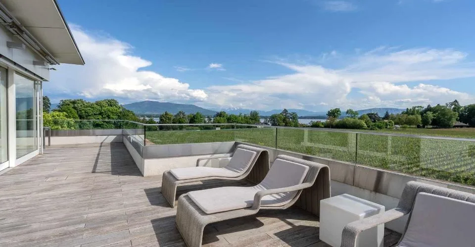 Prachtvolles Anwesen mit Pool und Panoramablick auf den See – Foto 19 von 38