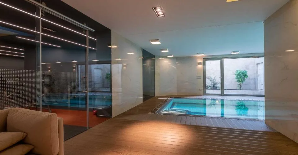 Prachtvolles Anwesen mit Pool und Panoramablick auf den See – Foto 33 von 38