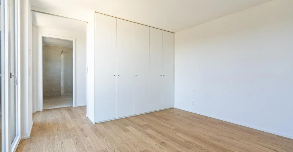 4,5 pièces neuf avec un généreux balcon – Foto 6 von 18