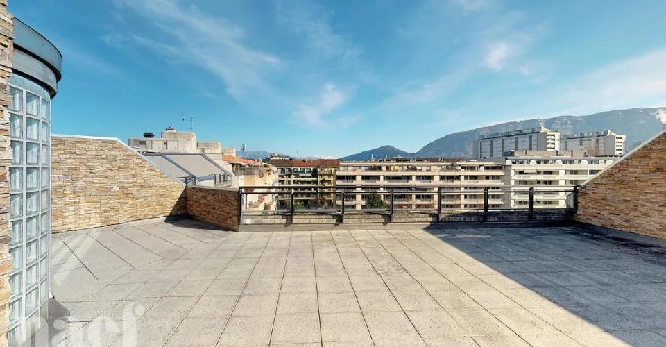 Bello duplex a Carouge situato in Rue des Caroubiers 15 – foto 2 di 17