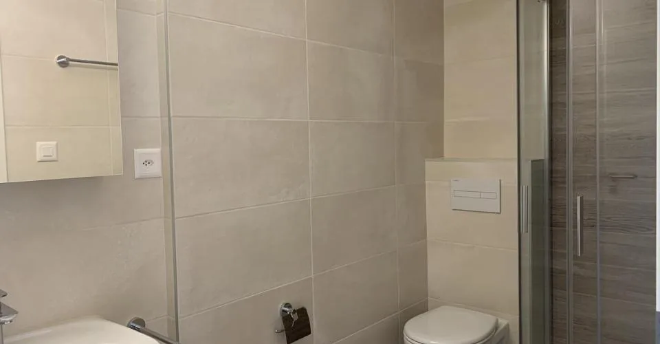 Bel appartement rénové de 2.5 pièces – Foto 10 von 24