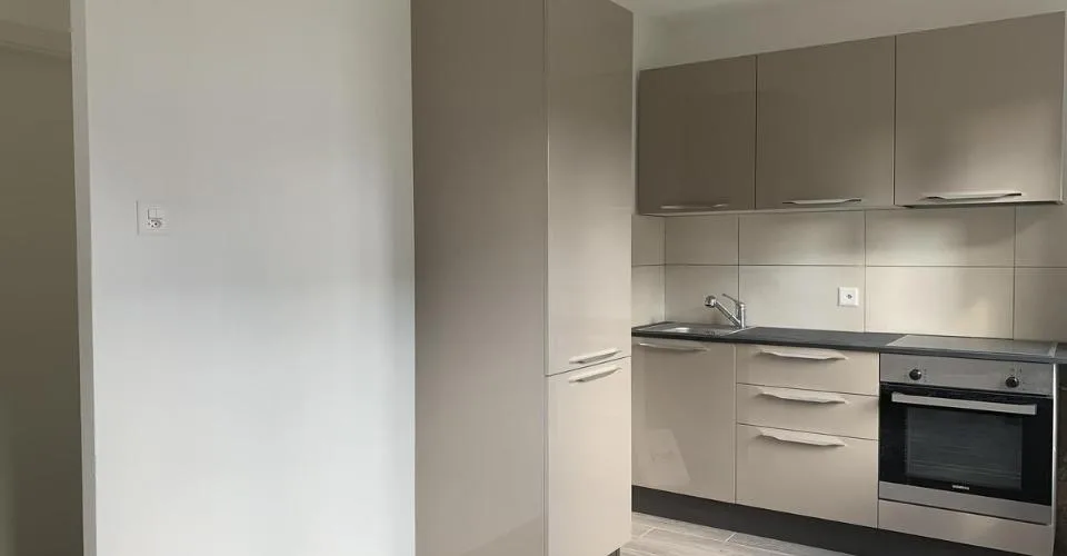 Bel appartement rénové de 2.5 pièces – Foto 2 von 24